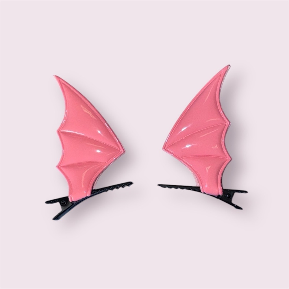 NWOT Clip on faux patent leather pink bat wings 1 pair​​